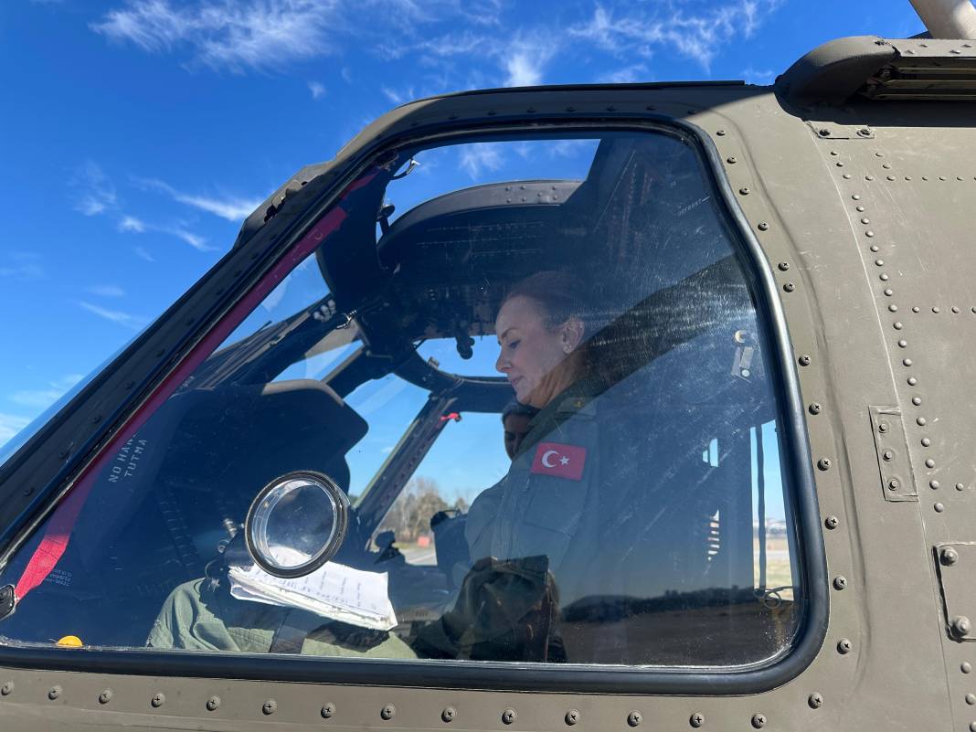 Kadın pilotlar zorlu koşullarda görev başında 7